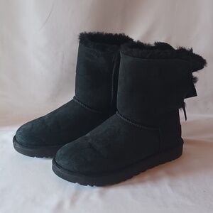 UGG Baily Bow II Shearling Boots Black Women's Size 8 EUC